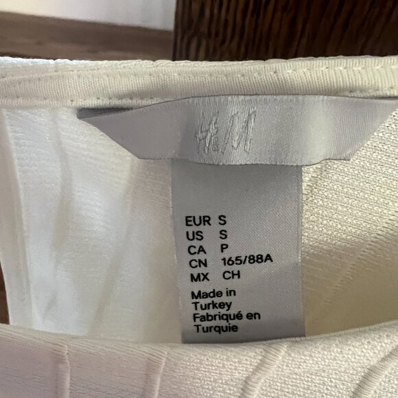 H&M Textured Cream Blouse – Balloon Sleeve – Size Small - Picture 3 of 5